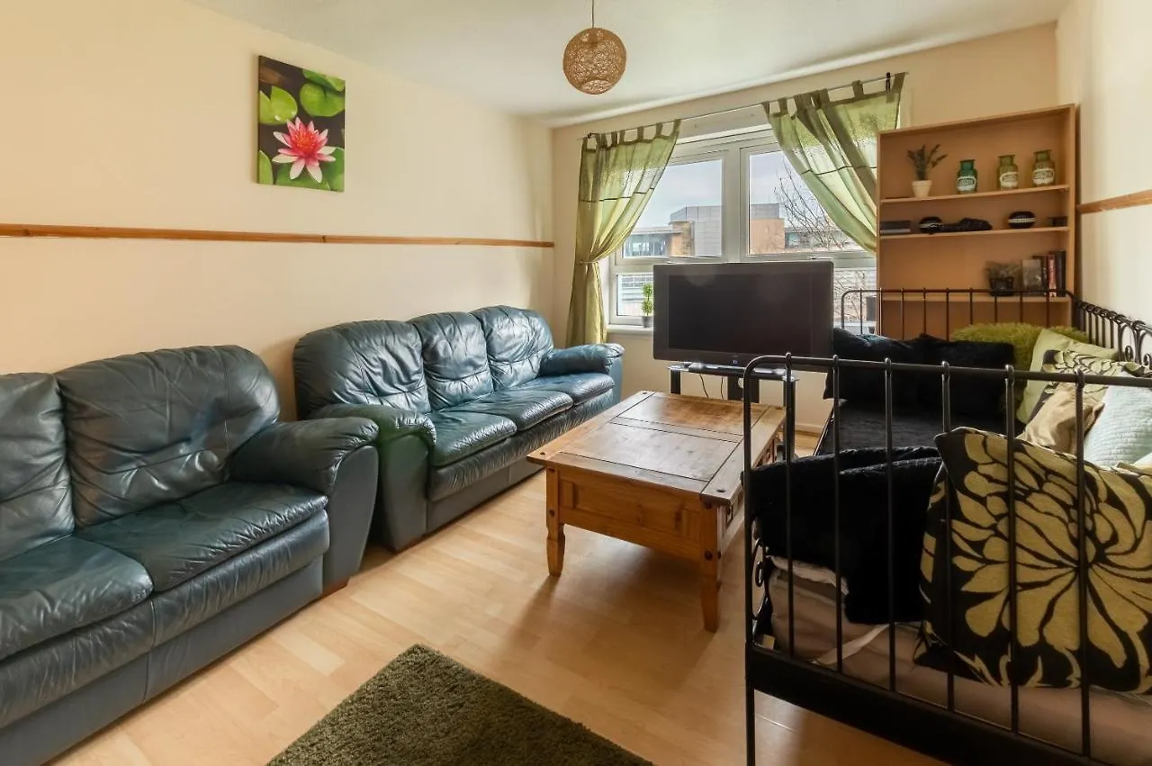 Edinburgh City Centre Aishia/Sakina Apartment 0*,  Reino Unido