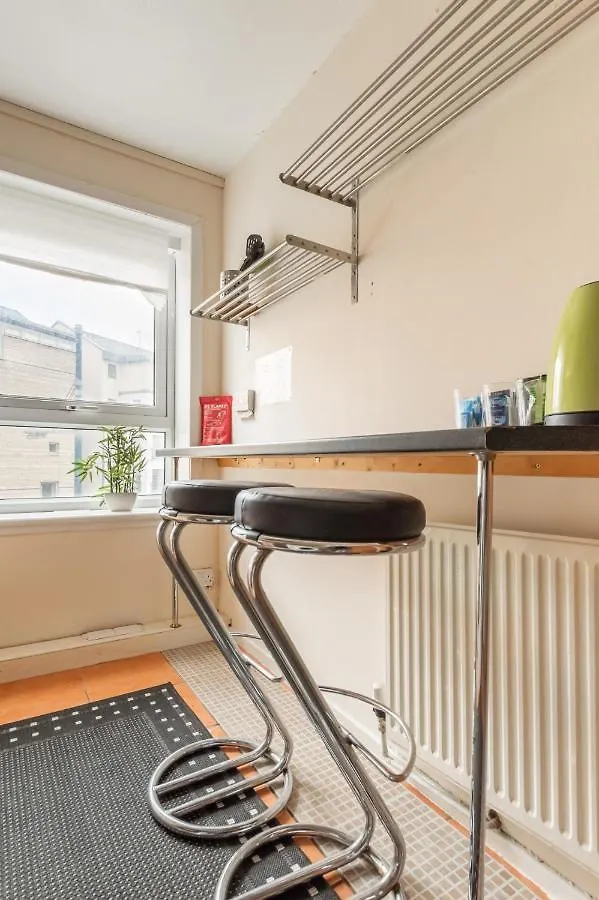 Edinburgh City Centre Aishia/Sakina Apartment