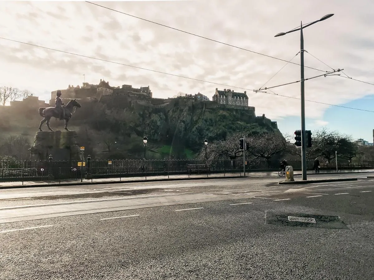 Edinburgh City Centre Aishia/Sakina Apartment