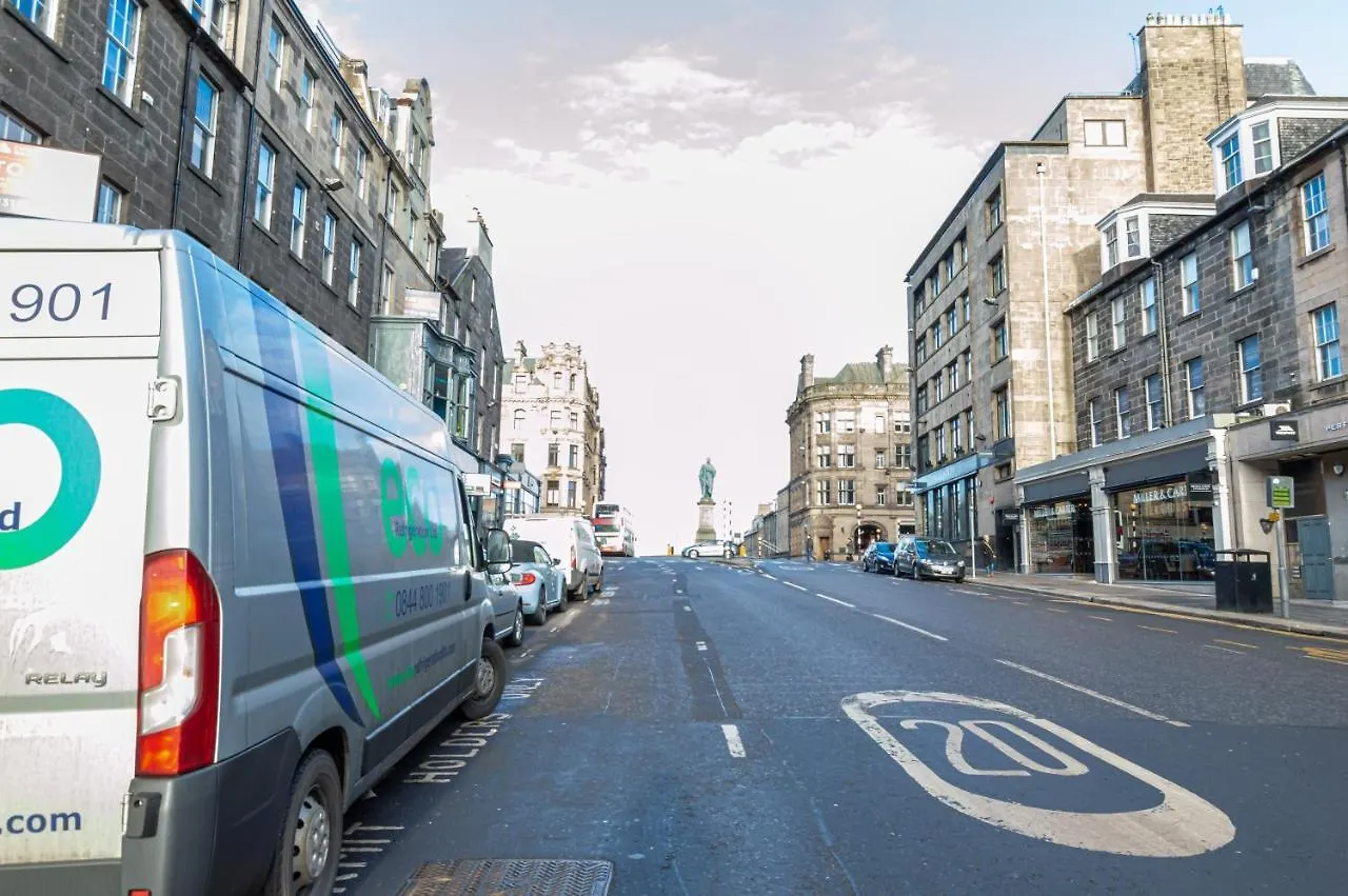 Edinburgh City Centre Aishia/Sakina Apartment 0*,