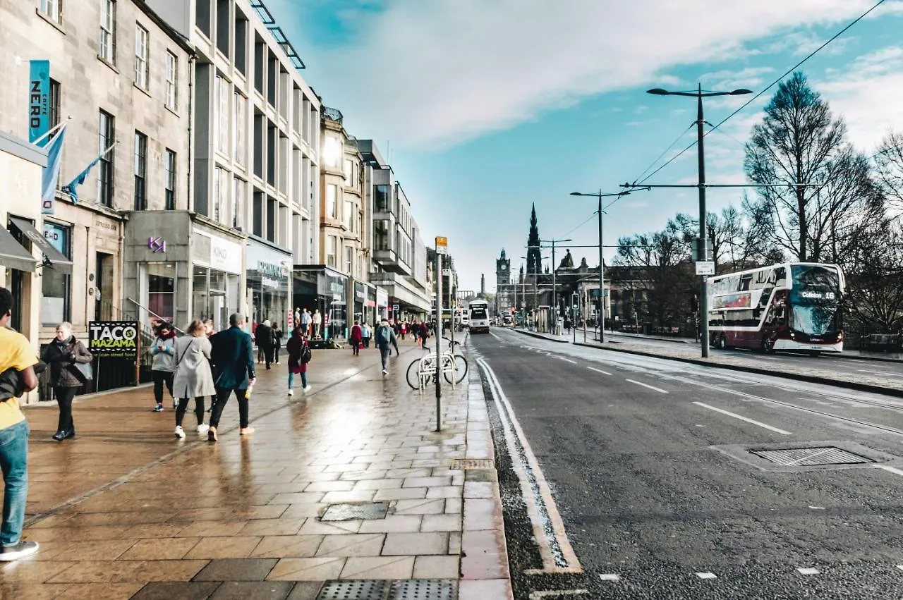 Edinburgh City Centre Aishia/Sakina Apartment