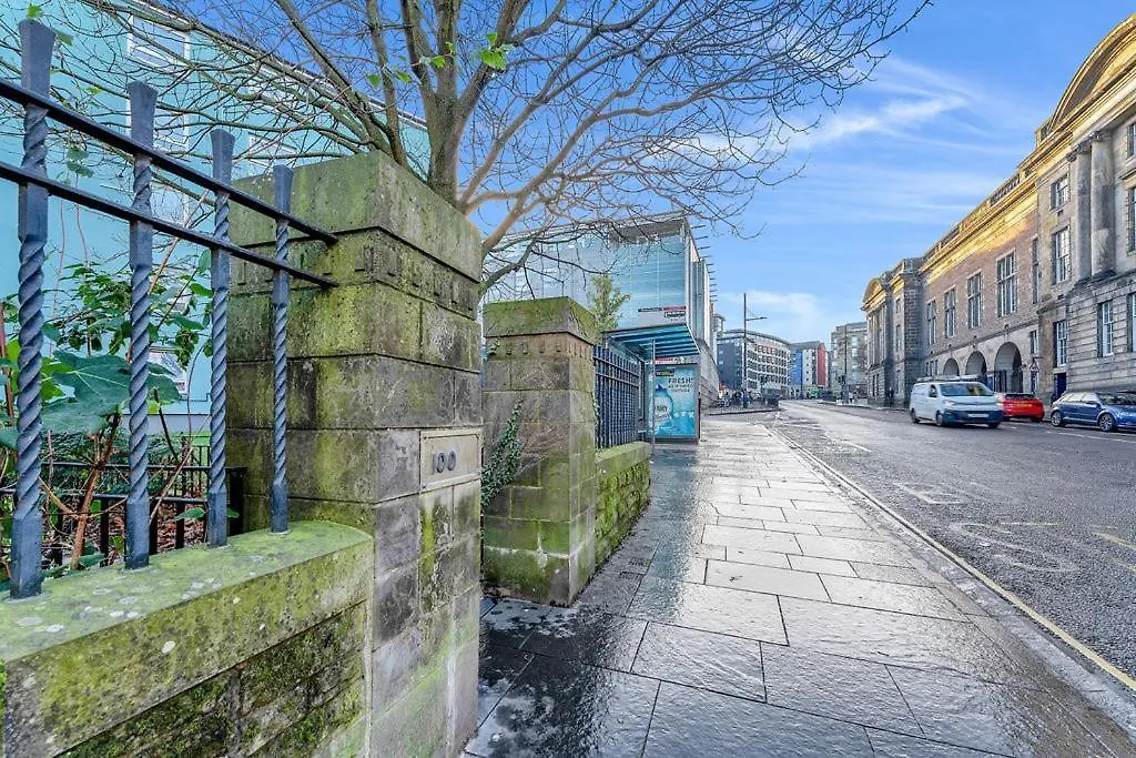 Edinburgh City Centre Aishia/Sakina Apartment