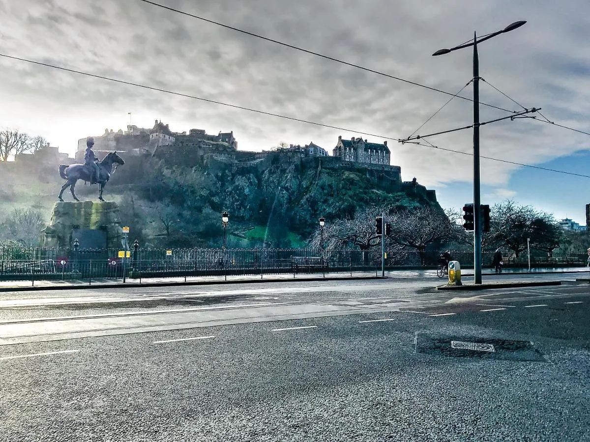 Edinburgh City Centre Aishia/Sakina Apartment