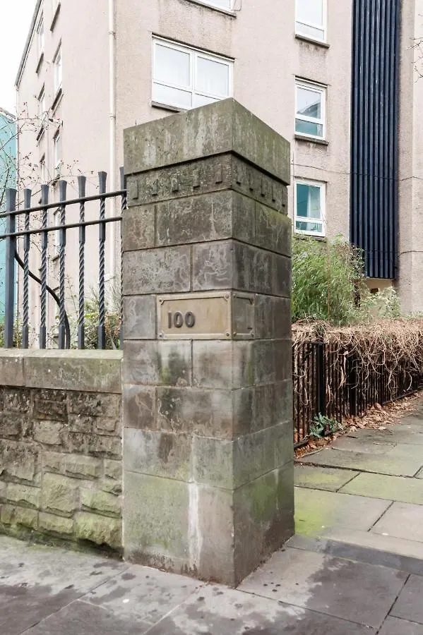 Edinburgh City Centre Aishia/Sakina Apartment