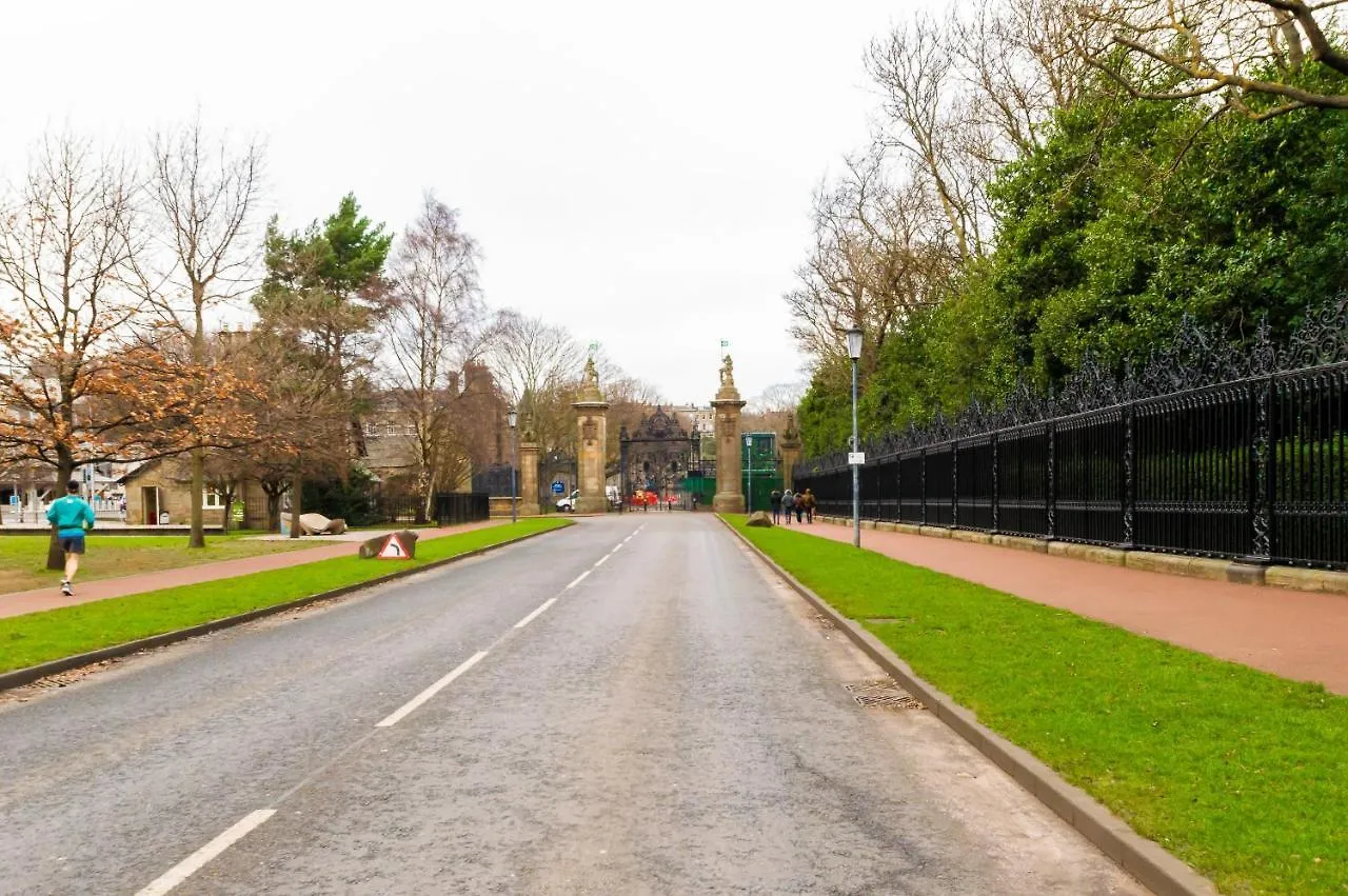 Edinburgh City Centre Aishia/Sakina Apartment United Kingdom