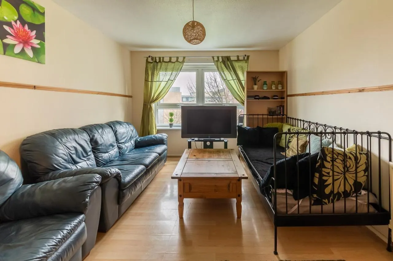 Edinburgh City Centre Aishia/Sakina Apartment